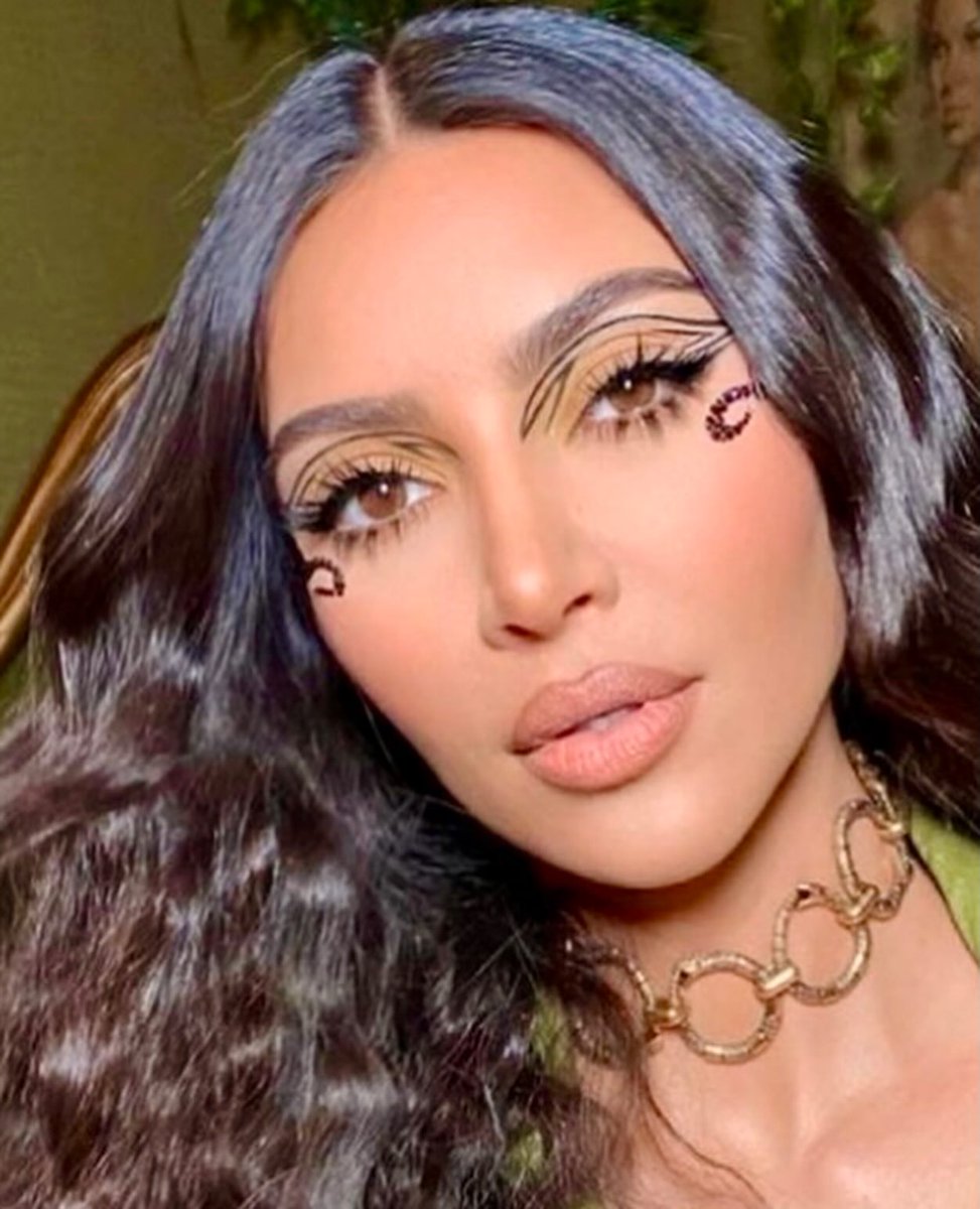 CharlottSchs's tweet photo. Kim K Always Brings The COUTURE 🌟 https://t.co/aIJf9dWxqX
