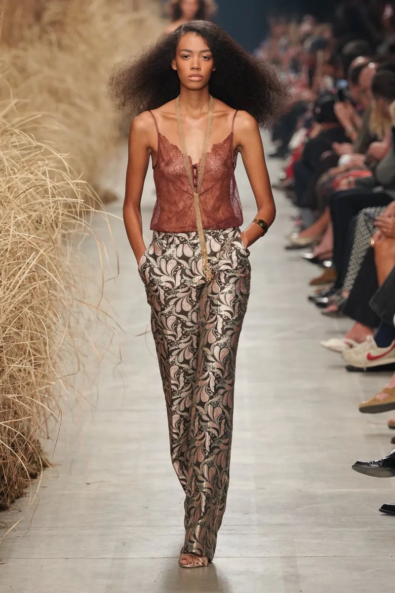 hionfashion's tweet photo. ETRO SS27 #mfw https://t.co/4Sq1sxmE7u