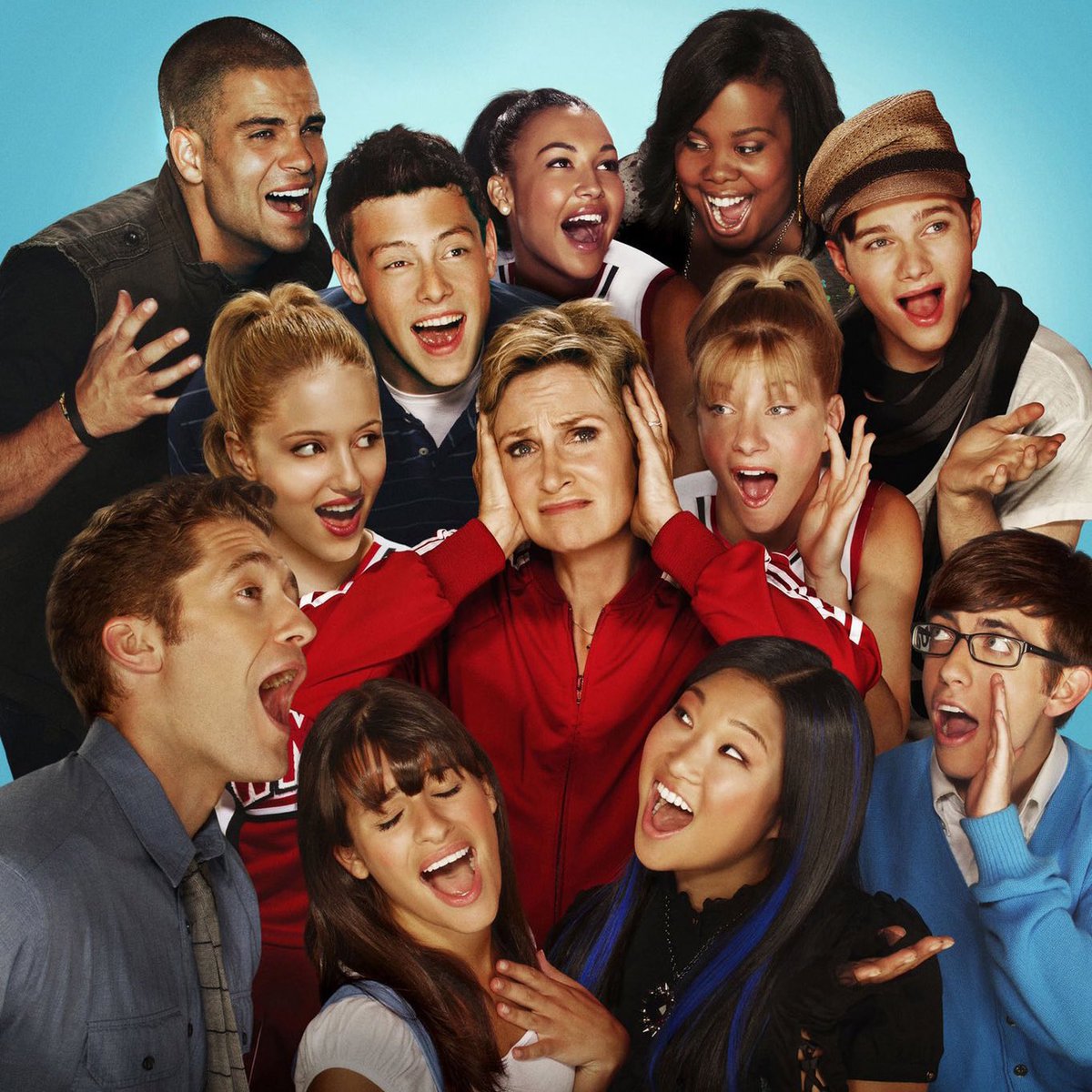 tracklist's tweet photo. TÁ ACONTECENDO! Ryan Murphy finalizou o roteiro do reboot de "Glee" e disse que DEZ atores do elenco original ficaram "entusiasmados". https://t.co/JBjBgA3ROy