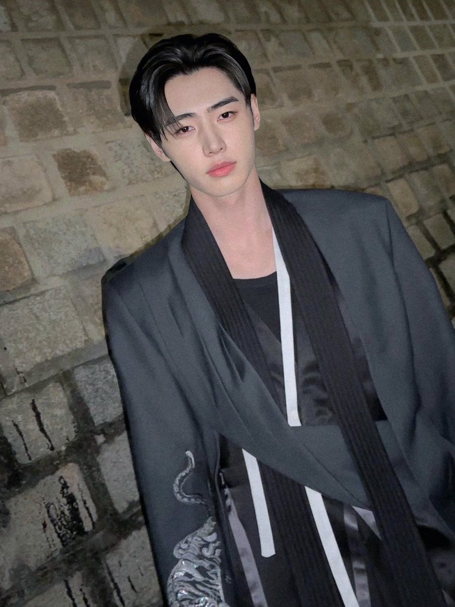 byeol_ice's tweet photo. 경복궁 한복 성훈♡ https://t.co/JKk3IpuLkZ