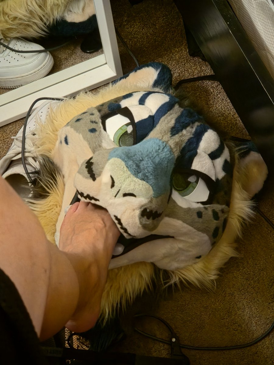 snowedleopard_'s tweet photo. get that out of your mouth https://t.co/qpCmkUxEtT