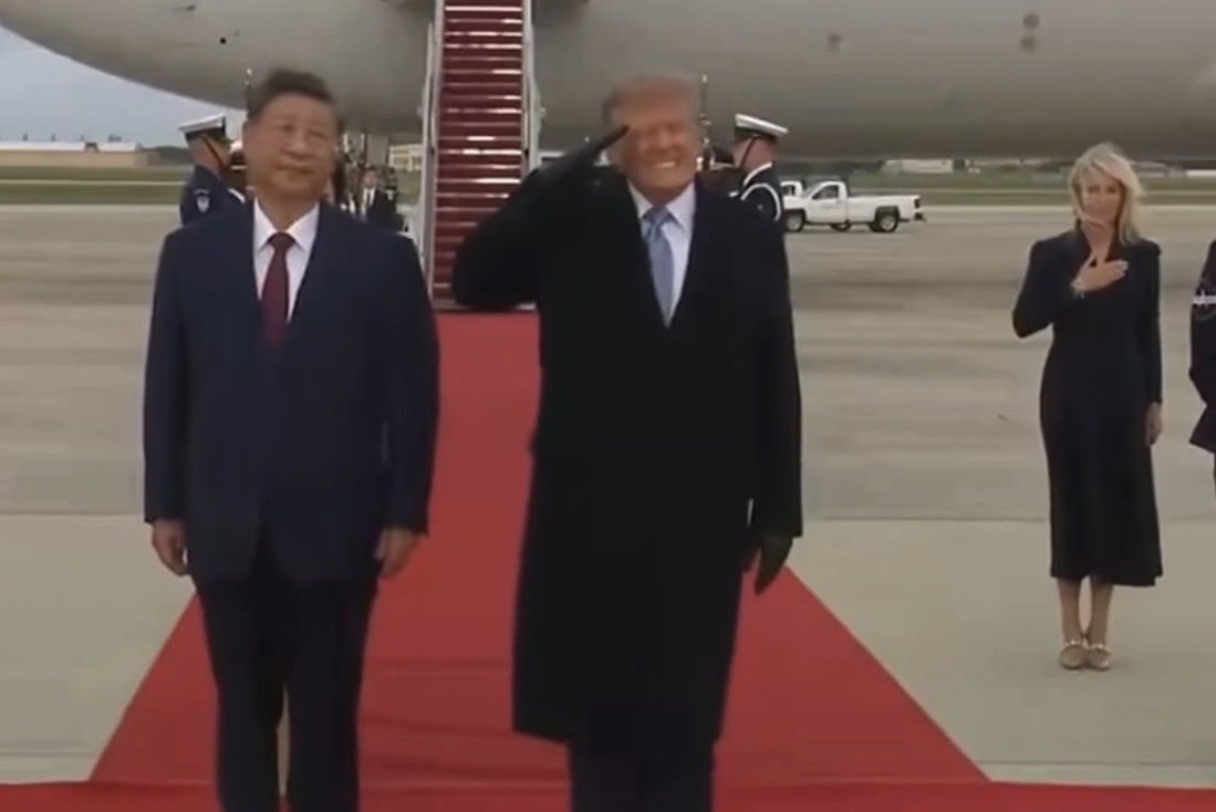 iamamireza's tweet photo. Why ordering a jet and then forgetting the ear plug ? #trump https://t.co/wO2SvN4sWs