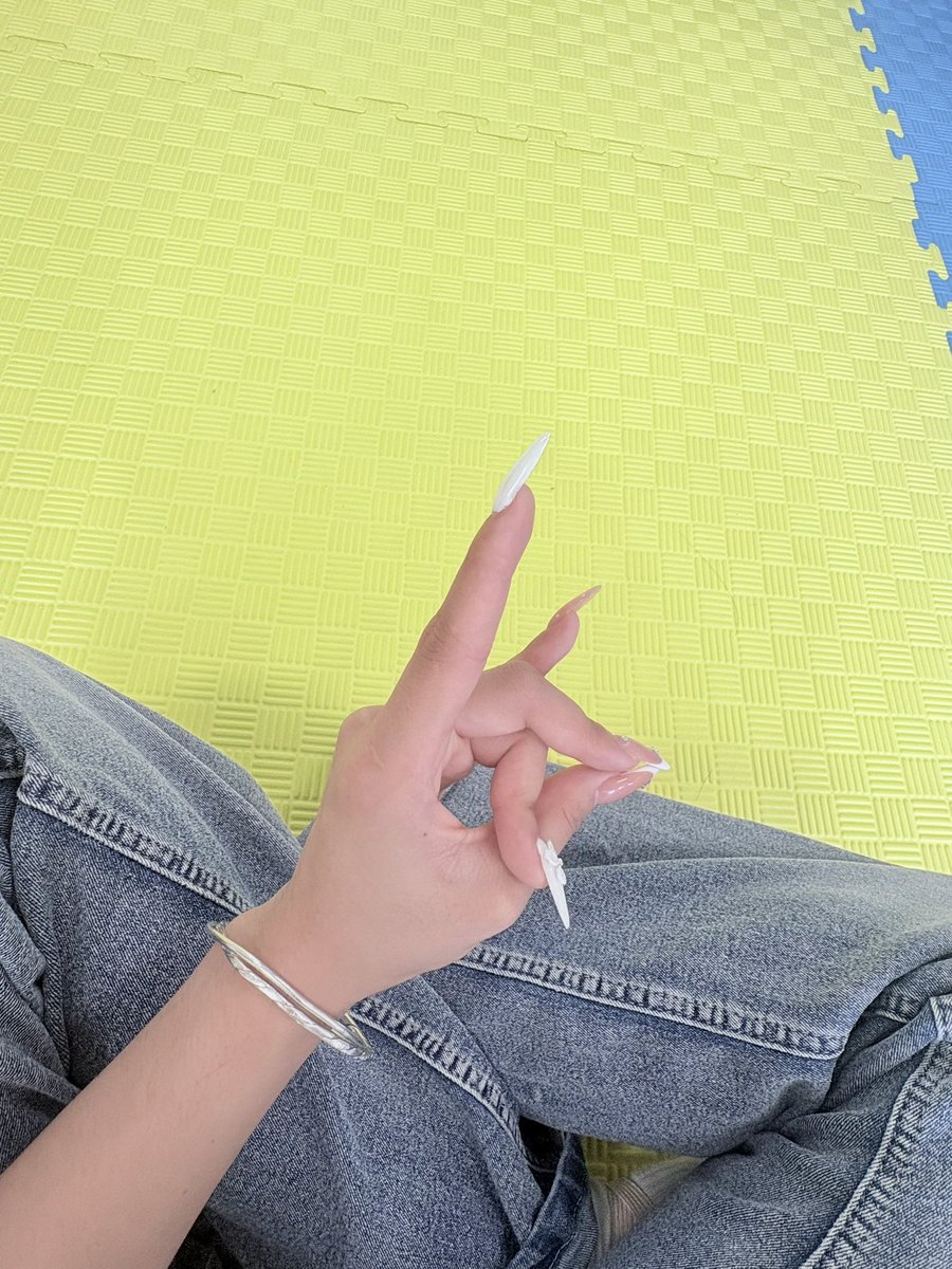 XIAO11823's tweet photo. 上体育课那么累 肯定有鬼
不是说跆拳道很轻松吗！(＞人＜;) https://t.co/X4M2qKTFKu