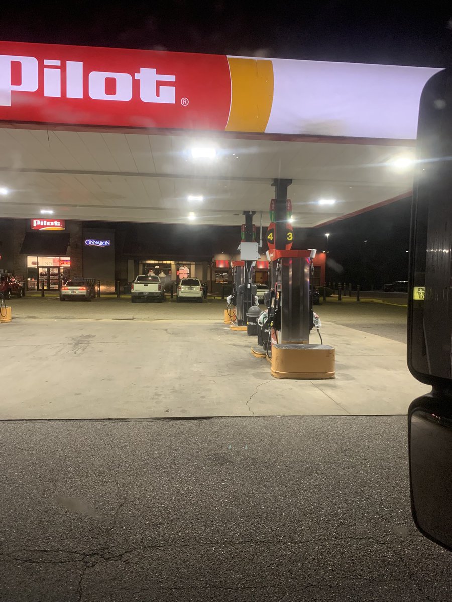 Jennifer10Libra's tweet photo. Jackson TN- 9/23/26 @ 10pm
Pilot worker just told a trucker
“We have Diesel, you just can’t have any.”

WTF- WHY? 

#trucker #diesel https://t.co/aX6dDXfIo4