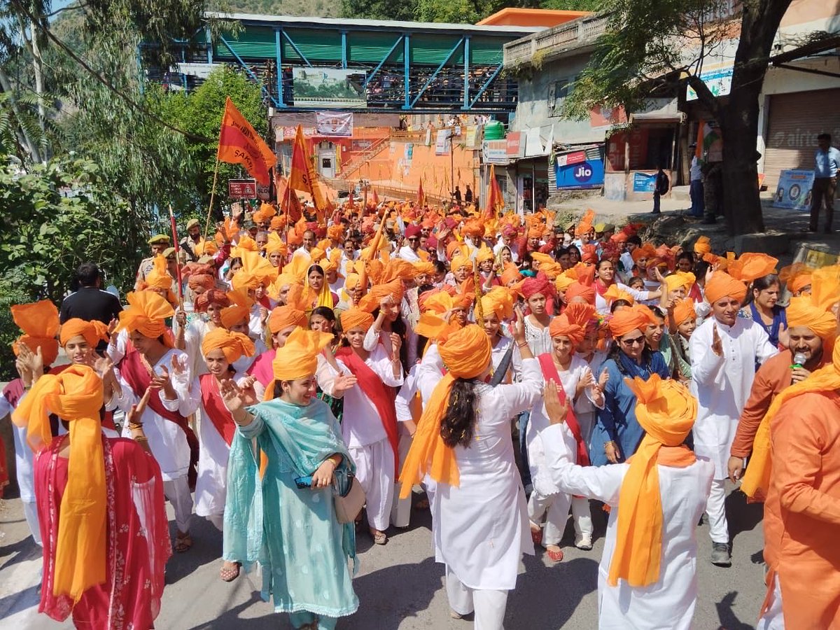 ranashersingh17's tweet photo. #जिला_रामबन
  #जम्मू_कश्मीर #महाराजा_हरिसिंह जी की जयंती का कार्यक्रम ।
@KashmirLife @JandKTourism @BJP4JnK https://t.co/V5Dp91G33K
