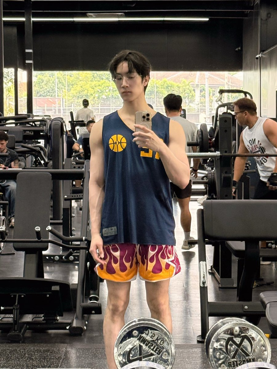 p_putterr's tweet photo. Gym in the morning >>> #puttersupakorn https://t.co/FbBwSEU9BD