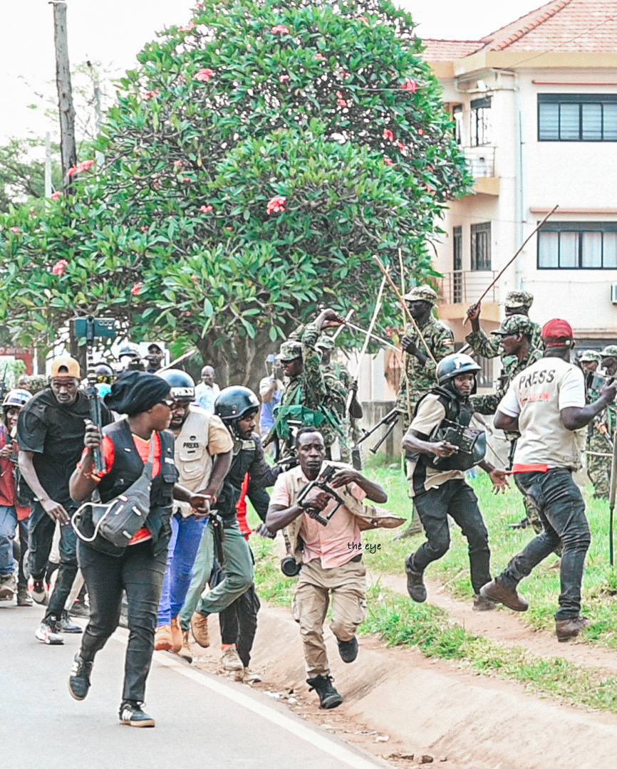 ChzOsman's tweet photo. @USAmbUN @adoniaayebare @BoardOfPeace Hundreds of people are dying because of trauma, shootings ,many in detentions without trials others forced to exiles. It pains seeing @USAmbUN who can hold @adoniaayebare 's gvt accountable choose to focus on cheap labour they are getting from regime force https://t.co/mub3XoTUG2