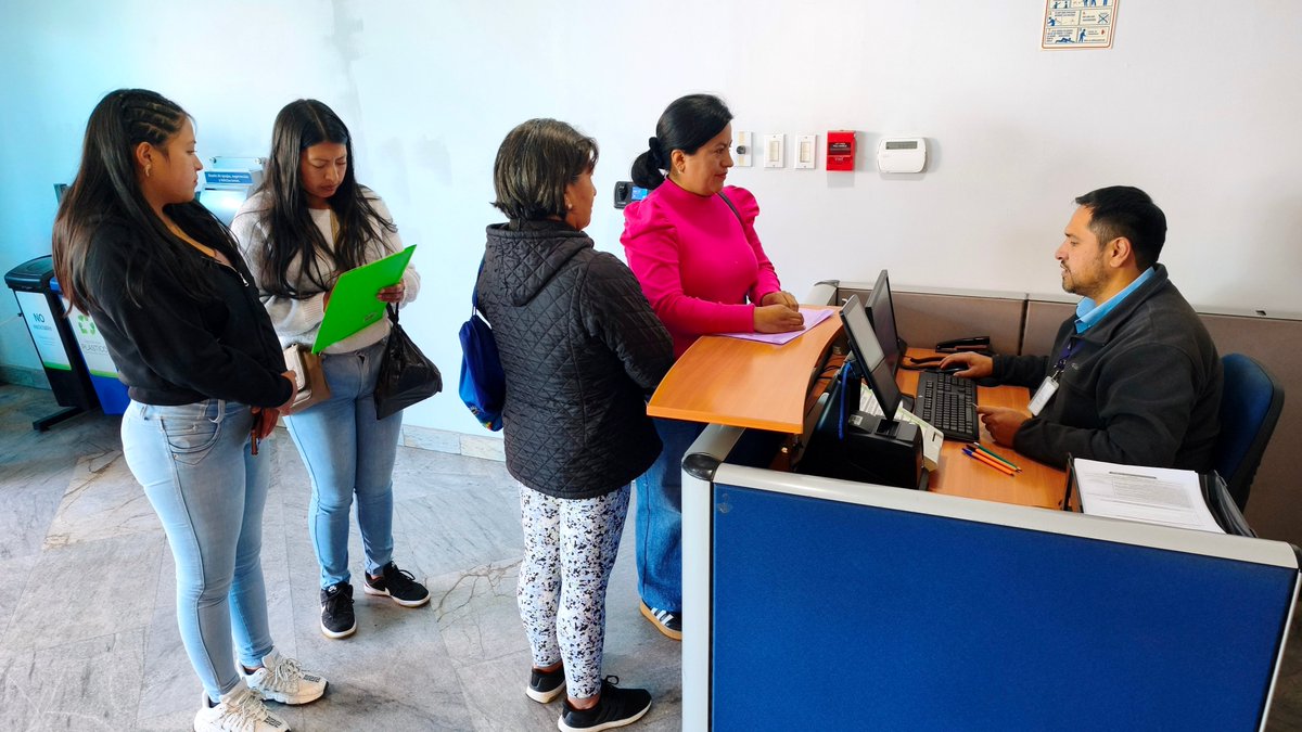 SRIoficialEc's tweet photo. Una Administración Tributaria que está donde el país la necesita.

@AlexaNavarreteR, directora general, visitó la Agencia del SRI en Tulcán para conocer de cerca su funcionamiento, dialogar con los equipos y revisar la atención que reciben los contribuyentes.

🧵⤵️ https://t.co/TcwT0mvSC3