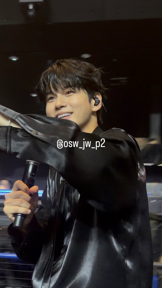 osw_jw_p2's tweet photo. 一緒にハート作ってくれました😭🤍

#LetsgoONG_in_Yokohama #ONGSEONGWU #옹성우 #オンソンウ https://t.co/Intqu6rSRM