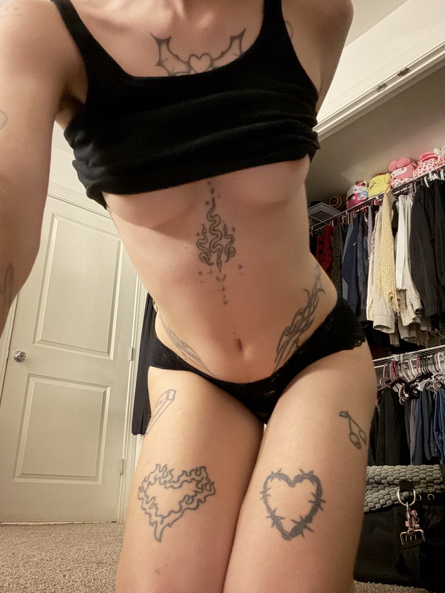 learnfrmlexy's tweet photo. Bored. Curious, and accepting interesting messages tonight. https://t.co/Ujlm5xVyEd
