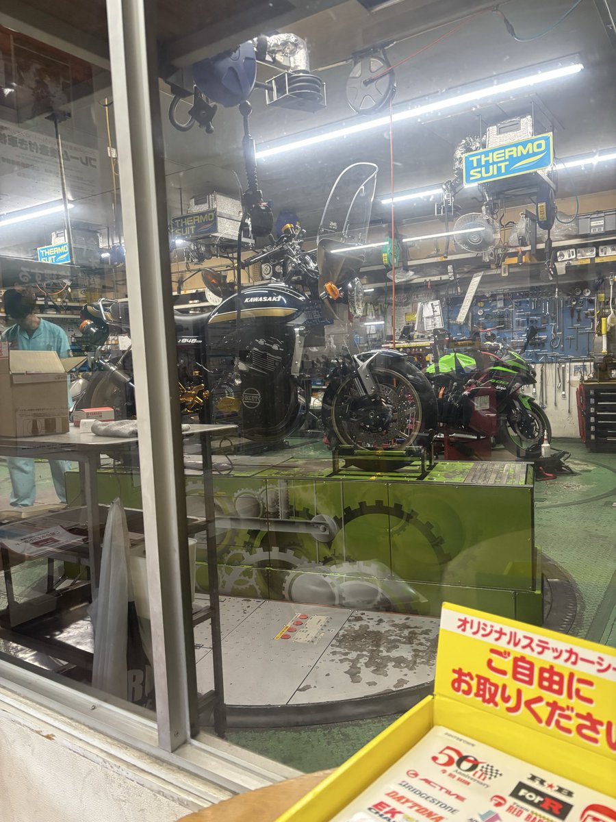 Ct9a2's tweet photo. どうやら10月からオイル値上げするみたいなので残量があと少しなのでちょっと早いけどオイル交換と30L追加で😎 https://t.co/PXStN9jcXV
