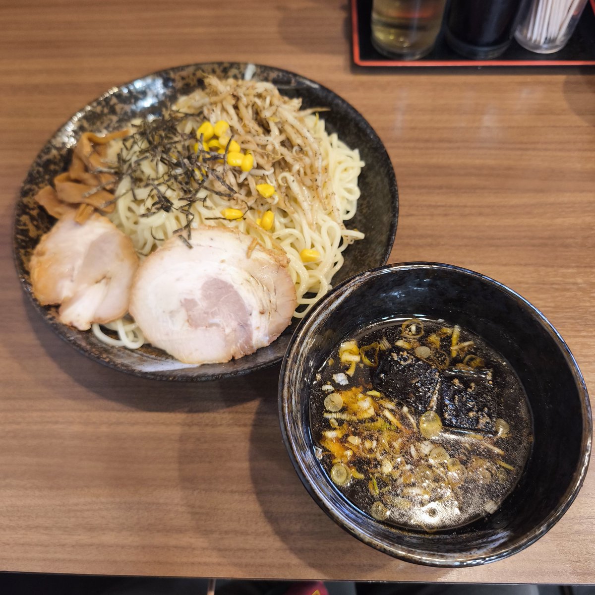 ttk_infomation's tweet photo. らーめんぎょうざ 治 
らいおん百草店

ざるもやしらいおん　1,050円

府中駅近くにある
「らいおん」からの暖簾分け？

ちょっと通いづらい場所に
ありますが味は抜群です👍

お姉さんも明るくて素敵🥰

東京都日野市百草999-281-112 
百草団地ショッピングセンター
https://t.co/Gam62875UK https://t.co/HDlSMhXMFo