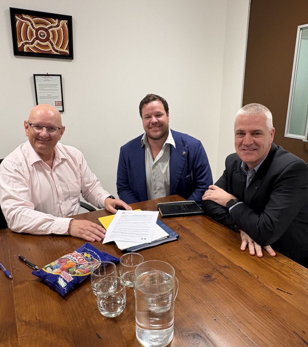 ShayneNeumannMP's tweet photo. Great to meet with @PharmGuildAus QLD today on how we're working together to deliver better health outcomes in Blair.

The Albanese Government has partnered with pharmacists to support paid prac for pharmacy students, and deliver cheaper medicines and our women's health package. https://t.co/XZgvkgRLvv