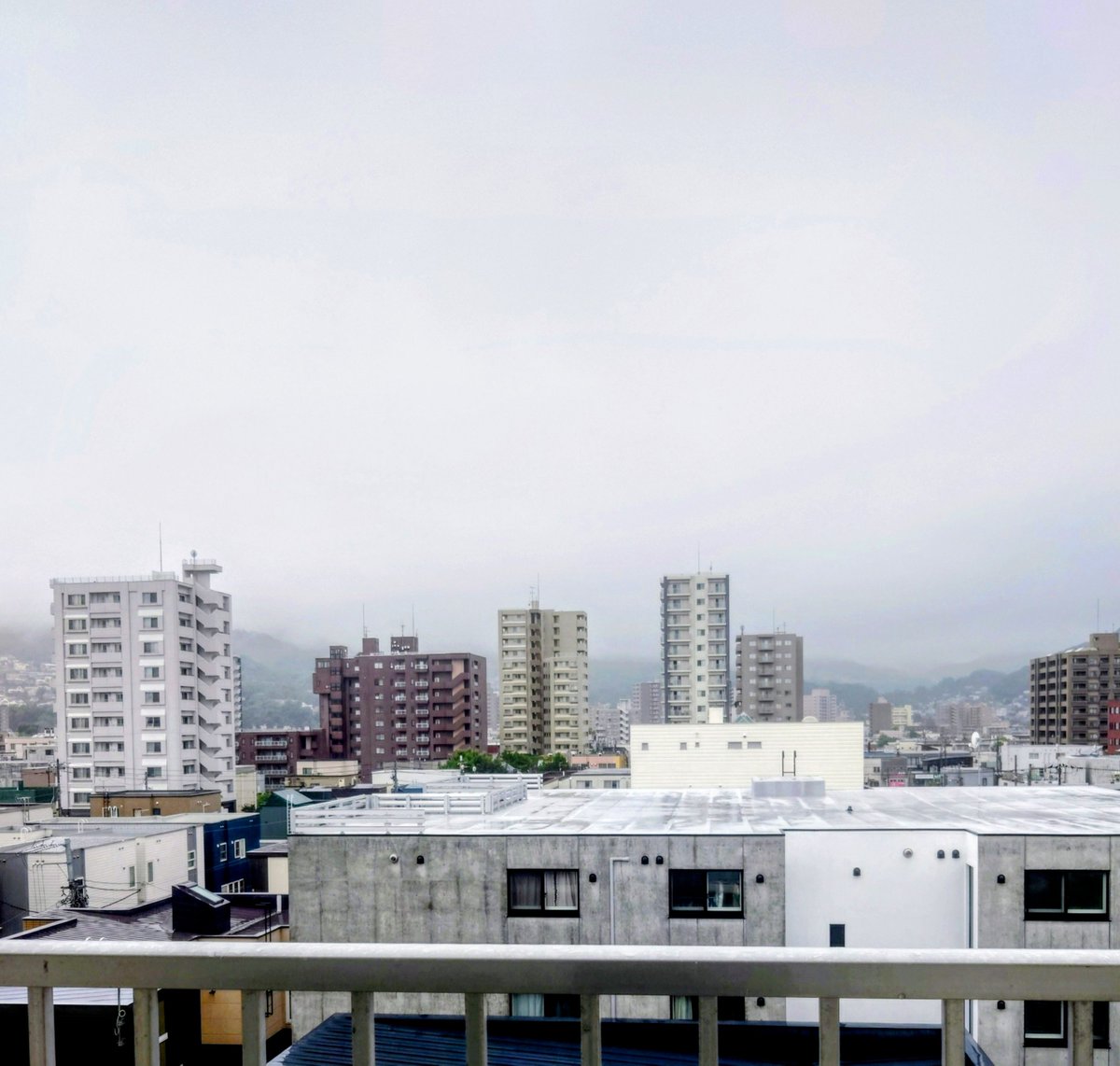 miikotokeisuke's tweet photo. 札幌は
今朝も快晴☀
でしたが…
☔の予報もあって
みるみる青空が雲間に☁
秋のツアーも
明日から再開!!
#惠ちゃん
お忙氏続行!!
「BS日本のうた」が
2015年4月12日より
「新」に!!
リニューアル前の月
3月8日にご出演された
懐かしの
#惠ちゃん
#香西かおりさん
もご一緒でしたね。 https://t.co/lJQrOBweju
