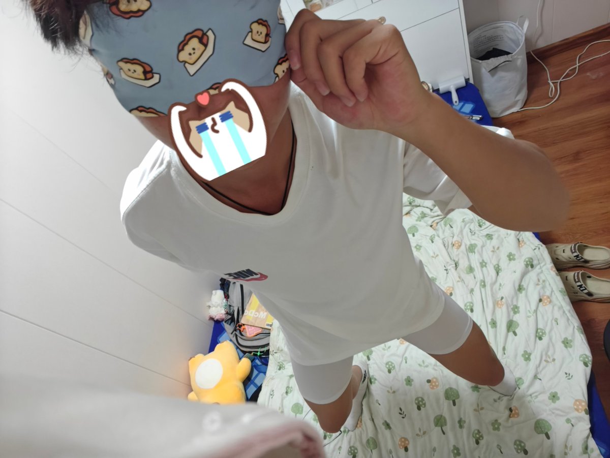 Minutes0600's tweet photo. 江西这个没有 gay 的城市我讨厌你😡#1m #男高 #lgbt #白袜 #高弹 https://t.co/72S189dTjp