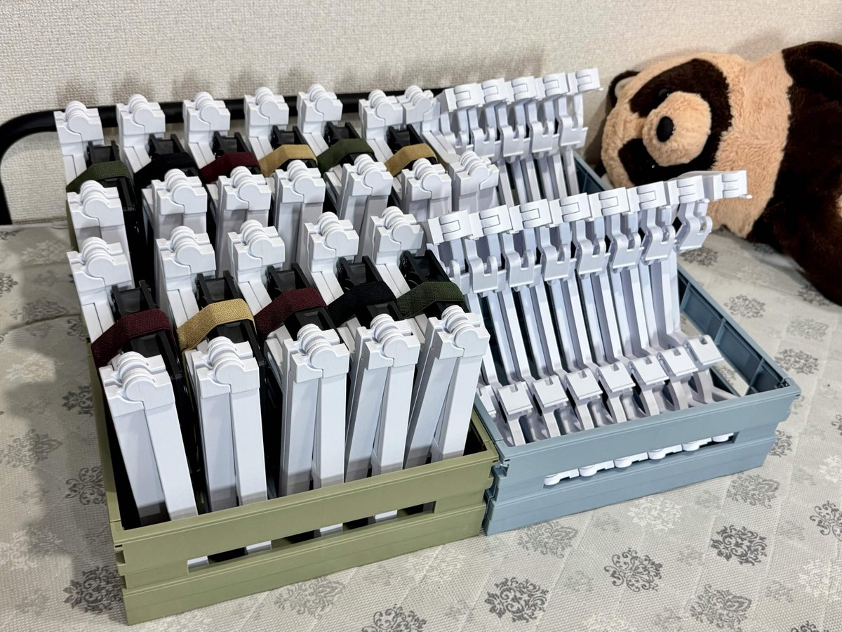 PKFabrique's tweet photo. こんにちは！
スタンドの製造＆完成した分のキッティング中です。梱包前に一台ずつ検品を行っています。
少しでも早くお届け・販売再開できるよう全開で製造を進めていますので
もうしばらくお待ちください…！ https://t.co/1NCuNXurTa