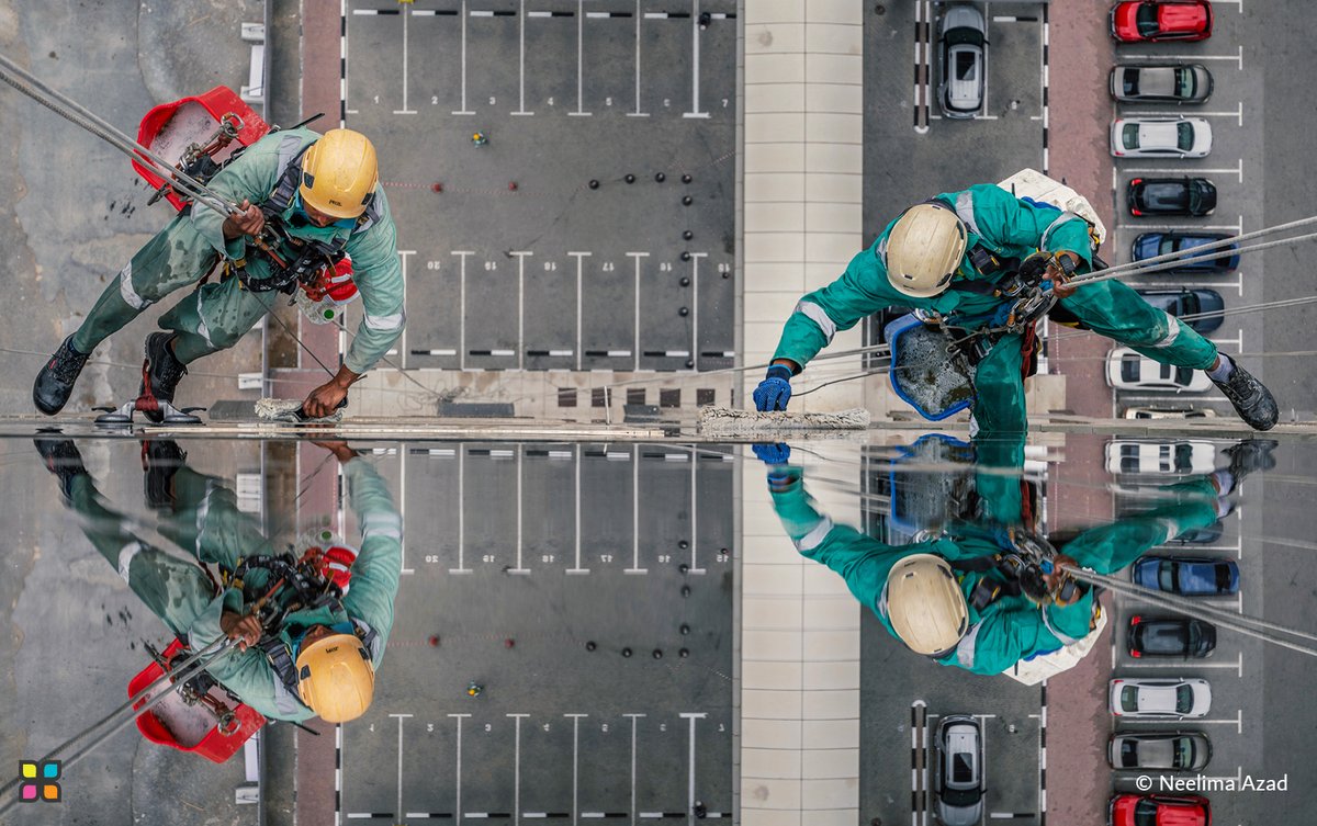 HIPAae's tweet photo. 📸 #PhotoOfTheDay 

"Above the City | فوق المدينة"

© Neelima Azad | India

#HIPA #HIPAae #Photography #PhotographerLovers #India #EssentialWorkers https://t.co/z1cpmPKpeB