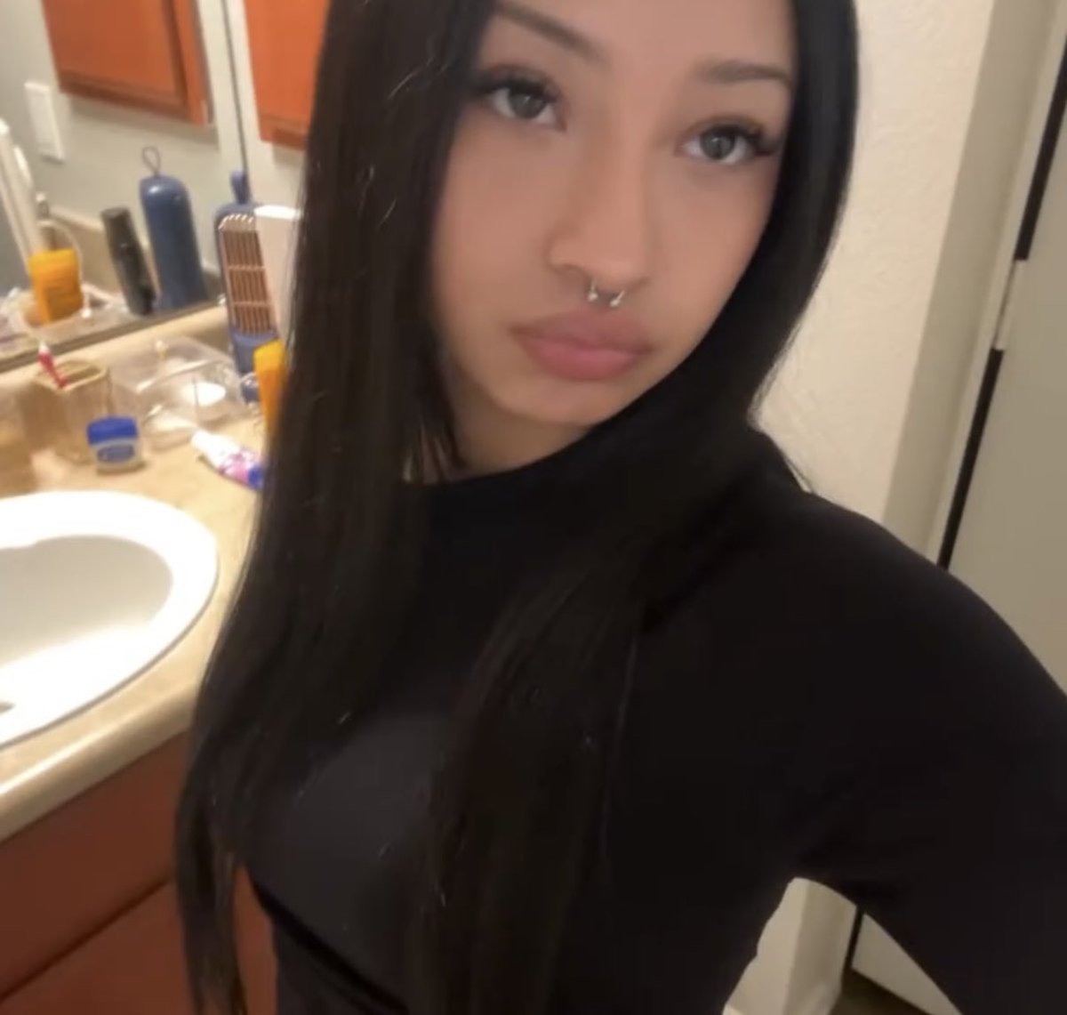 hazelbby444's tweet photo. Whos horny rn ? https://t.co/wtQwSqjvgx