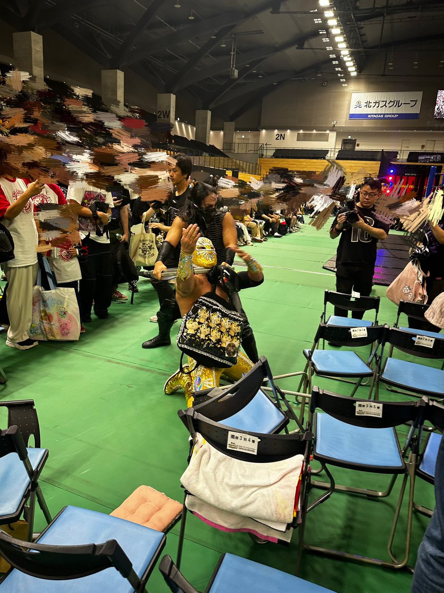 pm0200pw's tweet photo. 昨日は正面で見やすくていい席だな〜🌸
と思ってたら左右の場外乱闘に挟まれてしまった
次はもっとうまく逃げてみせる

#njdest https://t.co/nI0MShsSBh