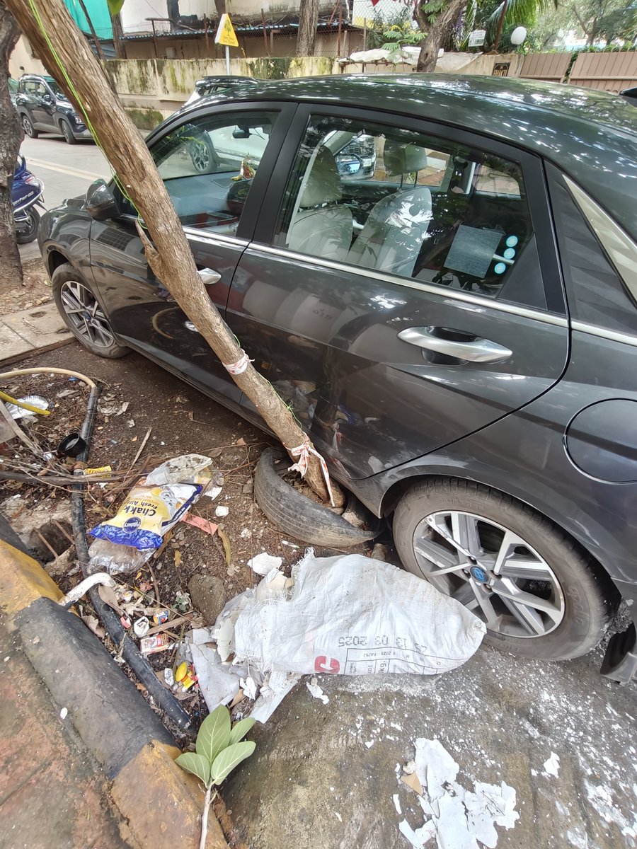 sandyfrommumbai's tweet photo. @MTPHereToHelp car owner # crashed the car into a tree. Could this be an intentional act or is there any other possible explanation? Authorities should investigate d  circumstances &amp; provide clarity. Add. Aradna part, Vitthal nagar society. 11th Rd Juhu jvpd behind pratiksha https://t.co/OEF9QvMegw