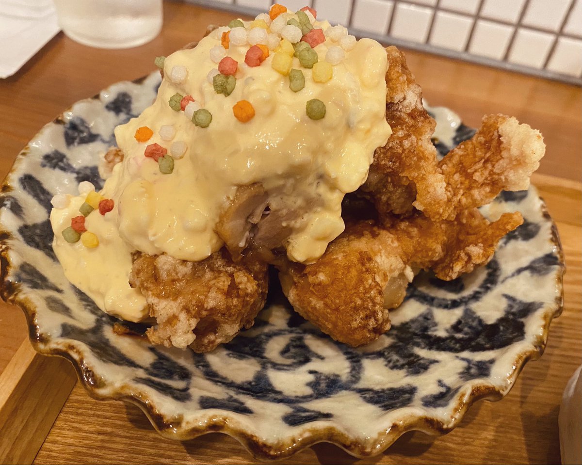 flapkira's tweet photo. 久し振りに炉端den.のランチ行った〜！
本当にここ美味しいから大好き！！
全てが丁寧で見た目も素敵🥺💞
お味噌汁も具沢山でお刺身も大ぶりで歯応え最高だし、チキン南蛮もタルタルとたれとチキンのどれかが主張するのではなく、一体となって馴染んでて食べやすくて美味しい！！ https://t.co/Yv9IKtyhdB