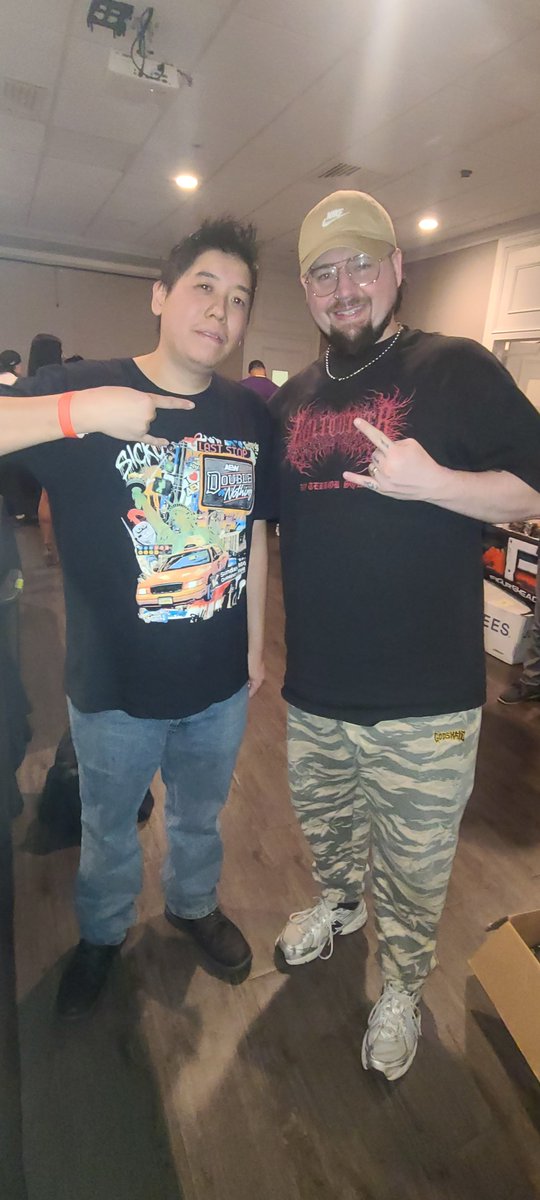 mets4life31's tweet photo. Met the coolest power couple @the_gnomie and @bearbronsonBC .  Was disappointed back when the blizzard canceled them &amp; I'm glad they came back to Toy Stop. They are fun to talk to &amp; enjoy watching them kicking ass in the ring #Tnawrestling #TheSystem #ImpactWrestling #GCW https://t.co/3g3gr1Erxs