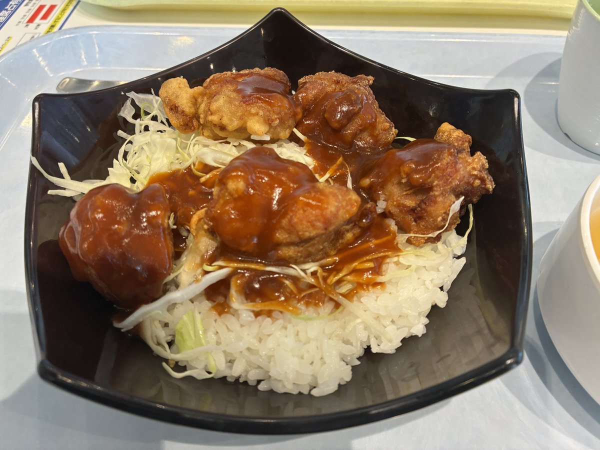 Tomi_Re_sub's tweet photo. 唐揚げ丼 https://t.co/ViBgrP6o9z