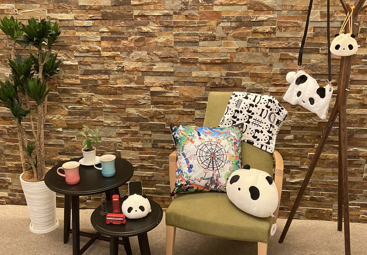 aws_onlineshop's tweet photo. ＼オンラインショップ専用アカウントができました🛒✨／
「遠方でパークに行けない…」
「あの時買い忘れたグッズがわ欲しい！」
そんな皆さまへ、アドベンチャーワールドのグッズ情報に特化した発信をお届けします🎁
ぜひフォローをお願いします！
▼お買い物はこちらから
https://t.co/LrwEpJZgKt https://t.co/Mfxbh1NKFh