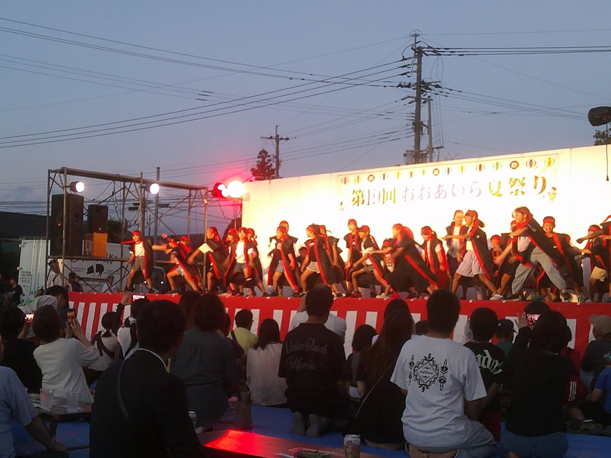 ooaira_esc's tweet photo. ５連休は充実していましたか？先週の土曜日は台風により延期となっていたおおあいら夏祭りが開催されました。ステージでは本校の４年生がソーラン節を、そして、本校職員もバンド演奏を。ラストには大きな花火。およそ、１０００人もの人々を魅了しました。 https://t.co/pc8UZ3CKNg