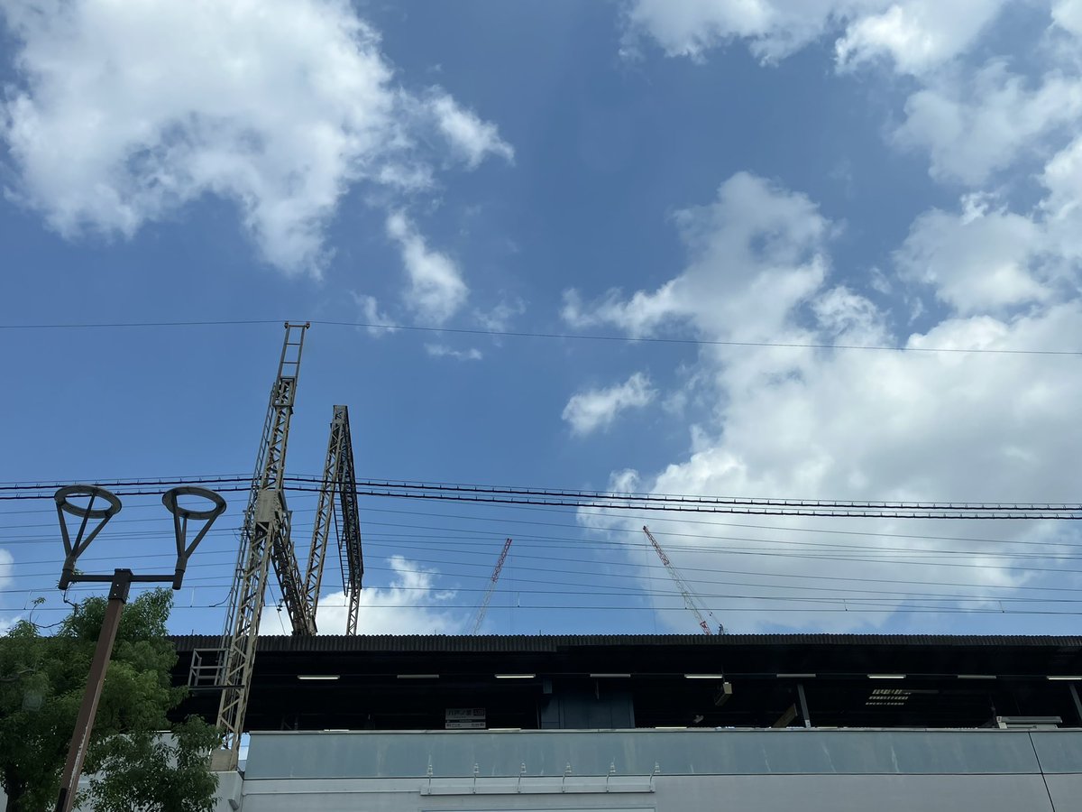 NANIWATAXIDR's tweet photo. おはようございます😊

本日の田舎の駅ノ空はこんな感じでございます…
(某八戸◯里？)
(◯には"の"、"ノ"、"乃"何れか？)

さて、
朝から寄合？mission🪖🇯🇵クリアすべく、ろうきん◯ATMを探してます
すると
GOが鳴りました
行き先は八尾の中心部です😊
ありましたね、ATM🏧が…♪

コレであとは自由時間⏰でございます😊

では
皆さま、ご安全に🦺🚕

#今日から世間様はお仕事開始とか
#ろうきんは入出金手数料無料(7&11除く)
#万札両替も良き哉😇
#ともあれお弁当は美味し❤️