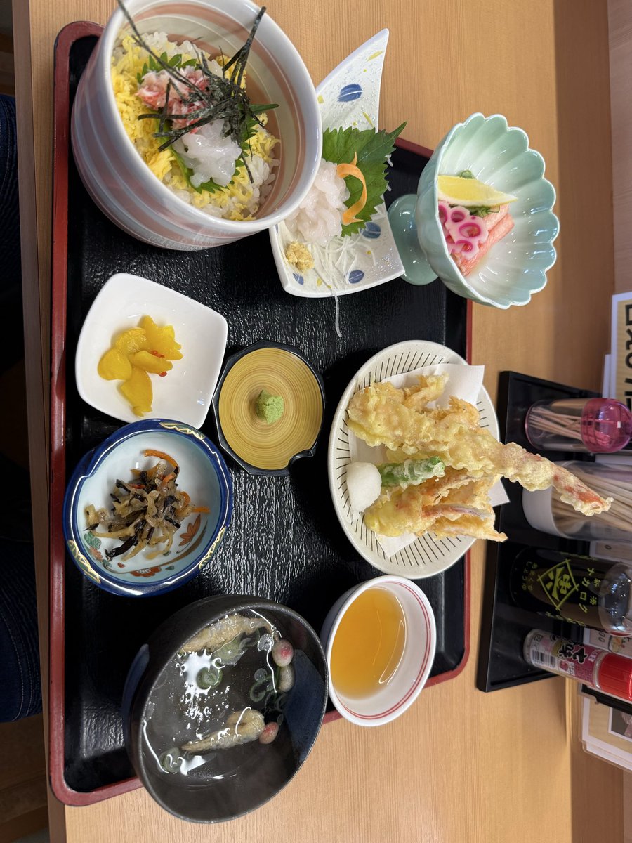 blackpeper_ff14's tweet photo. ランチのえびかに御膳 https://t.co/0igRv2avKX