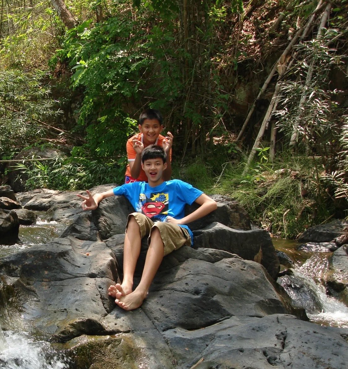 abidiatmn's tweet photo. Liburan pas abis sembuh sunat, sama mamah di bawa ke curug 
#meennicha8 #tingmeen https://t.co/b4ldTIa2zT