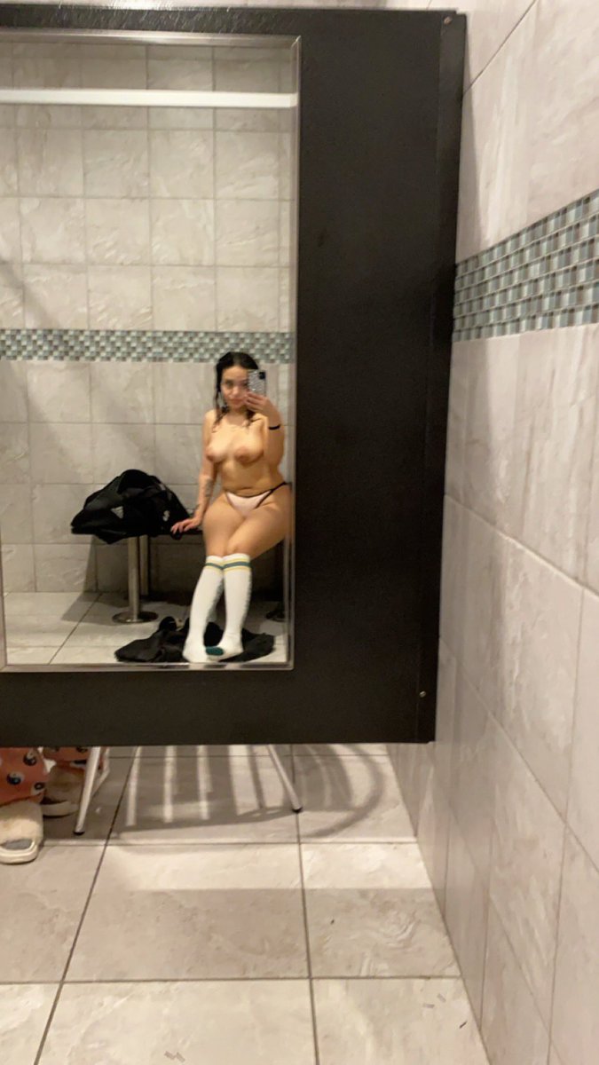 kimiahwp's tweet photo. Let me tease you in infront of the mirror? 👀 👙🍑
#native #navajo #arizona #az #tempe #mesa #phoenix #chandler #boobies #ass https://t.co/qRNoEdeoXi