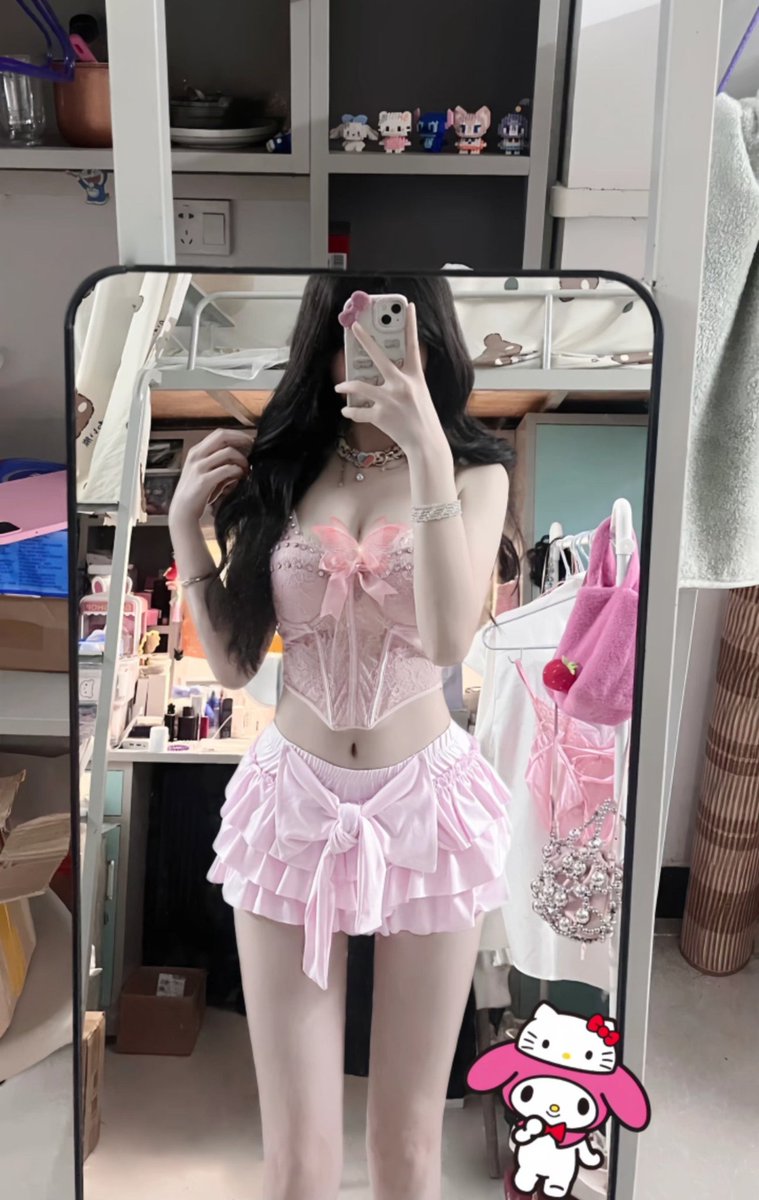 saksaman1's tweet photo. 新人刚玩x    

想发点照片  有人锐评女大福照吗  

  直接给不墨迹  发完我要删了….. https://t.co/PttDYtUxnK