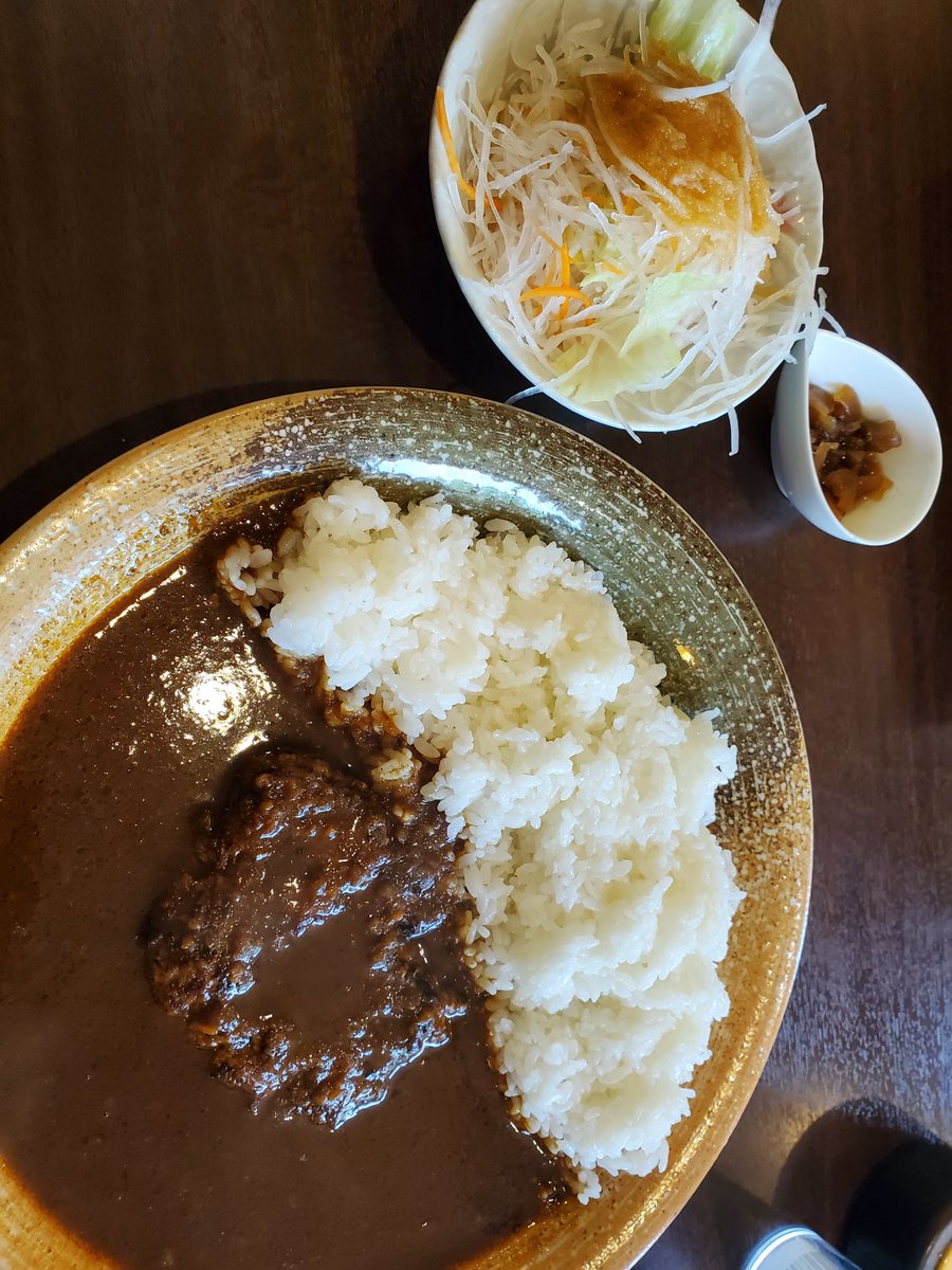 Monta_88's tweet photo. 本日のお昼は北大近くのクラーク亭でハンバーグカレー https://t.co/p8eHKNBY1s