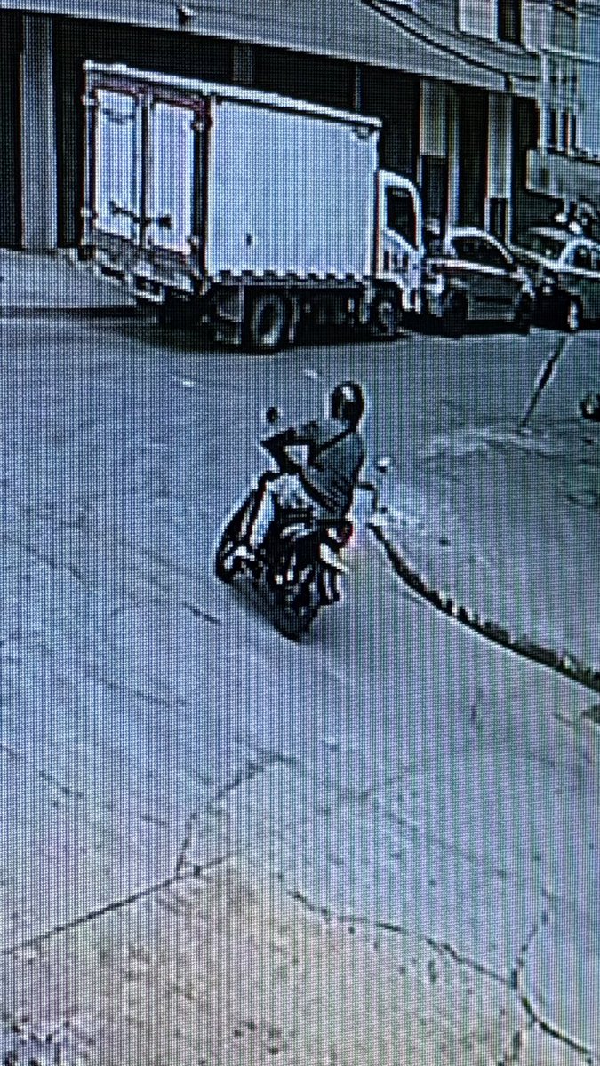 edgaralfonsomar's tweet photo. Malditas ratas compartan y difunda por favor (ROBARON A MI HERMANA)ladrón en cali tapa la placa roba mujeres solas roba mujeres solas cali cristobal colon placa tapada https://t.co/2og2JIPSsp