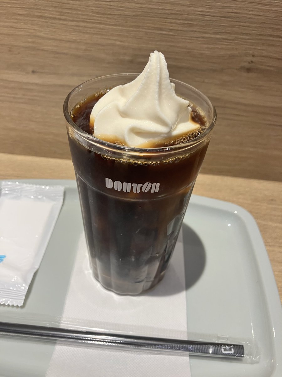 Remioromen0's tweet photo. 暑すぎるので、北千住ドトールのコーヒーフロートを😊 https://t.co/7NrWaaH8VK