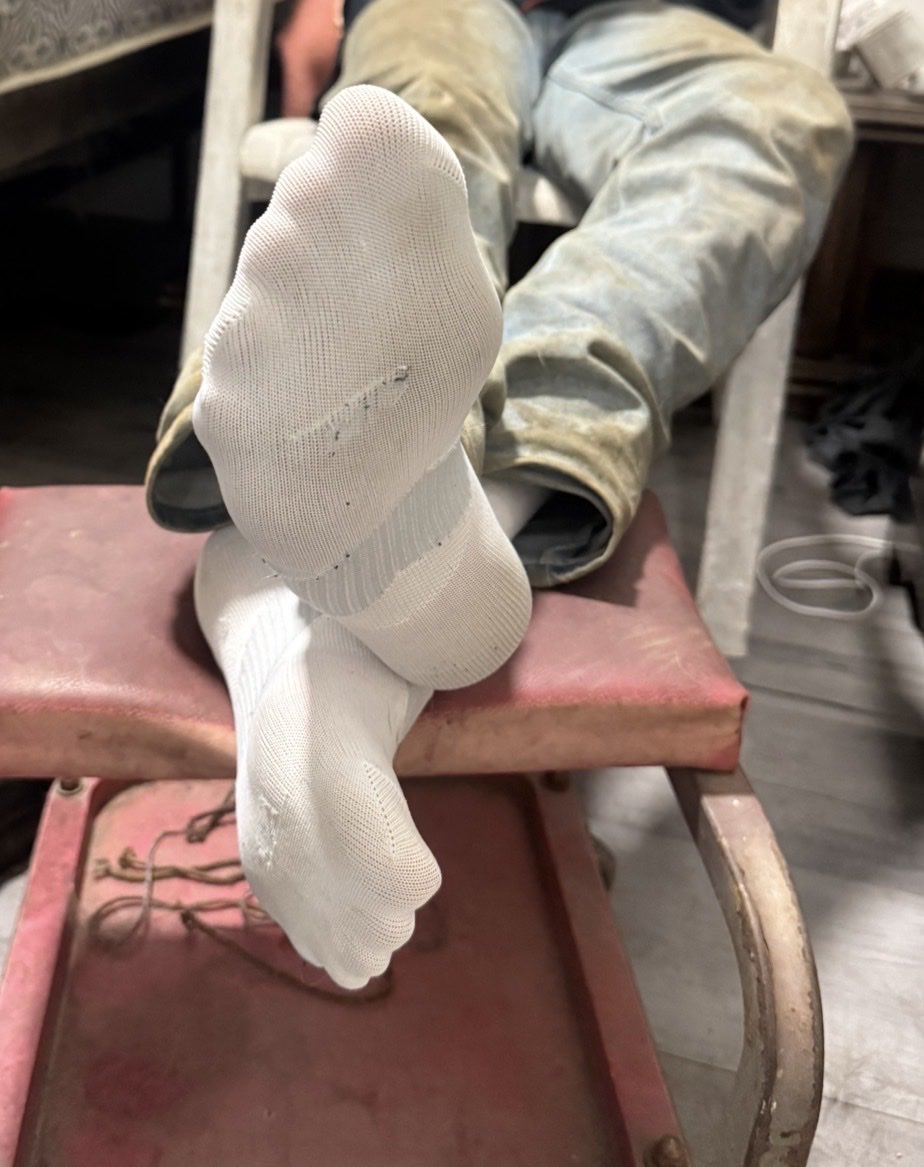 Dudestoes's tweet photo. 🥾 🍹 🧦#mansocks #mandirtysocks #gaysocks #malesmellysocks #gayfootfetish #gayfeetfetish #mansoles #dudesocks #socksmanfetish #malesockfetish #manboots #malebootfetish #hotmanboots #hotmenboots #smellymanboots #smellymaleboots #menwhitesocks #straightfeet https://t.co/P1b1jeOGyv