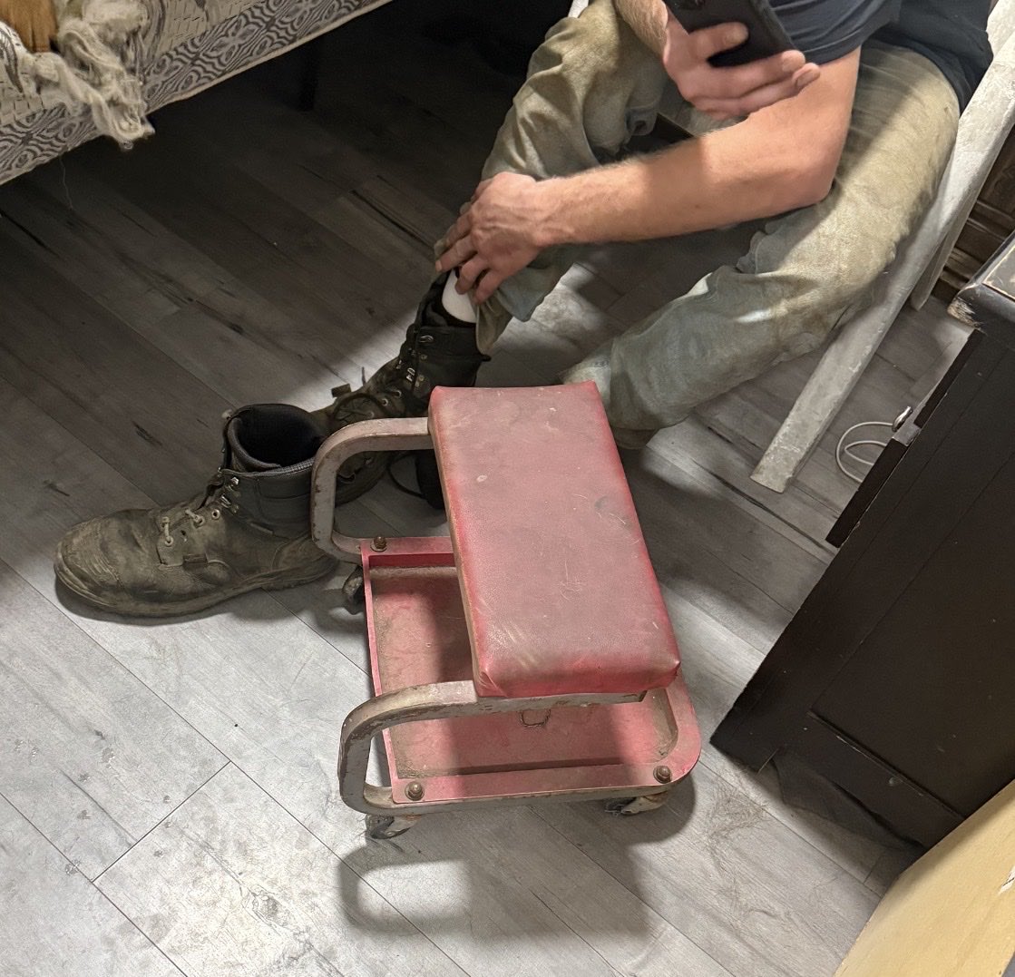 Dudestoes's tweet photo. 🥾 🍹 🧦#mansocks #mandirtysocks #gaysocks #malesmellysocks #gayfootfetish #gayfeetfetish #mansoles #dudesocks #socksmanfetish #malesockfetish #manboots #malebootfetish #hotmanboots #hotmenboots #smellymanboots #smellymaleboots #menwhitesocks #straightfeet https://t.co/P1b1jeOGyv
