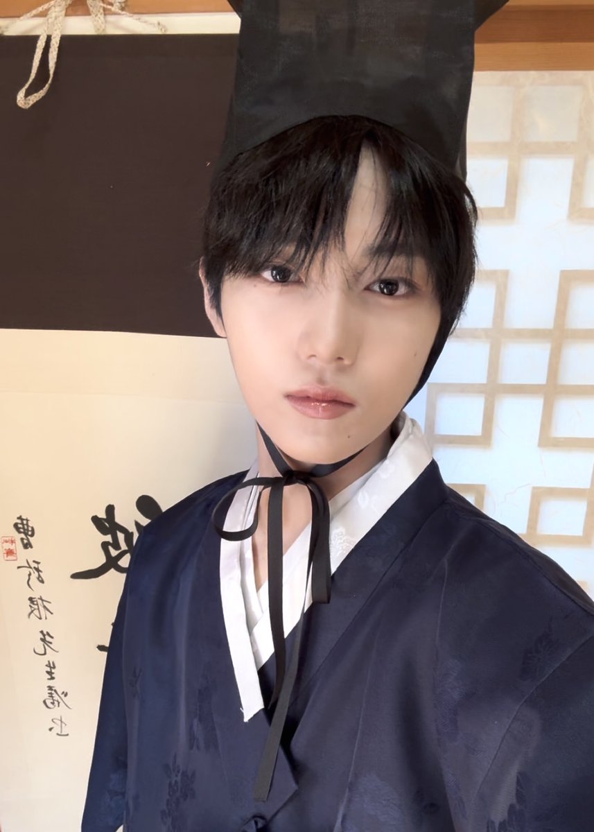AEN_now's tweet photo. 즐거운 추석 연휴 보내세요 🤍

#AEN #에이엔
#KYUHYUN #규현 https://t.co/nsJ6dUN4QY