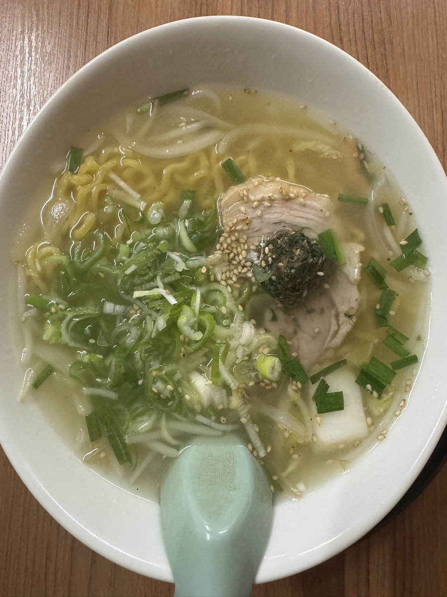 mescarbonicsub6's tweet photo. ラーメン部活動2026年526軒目は倶知安のなかまで、梅塩ラーメン。
本日も既に2軒振られて、リカバリーできません。
なので、この後昼は行く予定ではなかった店に行きます。
#ラーメン  #ramen #lamen #rahmen #中華そば #支那そば #つけ麺 #まぜそば https://t.co/WftA0ogDJq
