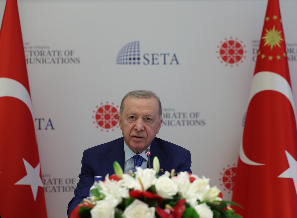 iletisim's tweet photo. Cumhurbaşkanımız Sayın Recep Tayyip Erdoğan, #ErdoganTheVoiceOfJustice (Adaletin Sesi Erdoğan) Birleşmiş Milletler 81. Genel Kurulu dolayısıyla bulunduğu New York'taki Türkevi’nde, Başkanlığımız ve Siyaset, Ekonomi ve Toplum Araştırmaları Vakfı (SETA) eş güdümünde ABD'li düşünce kuruluşu temsilcileriyle düzenlenen toplantıya katıldı.