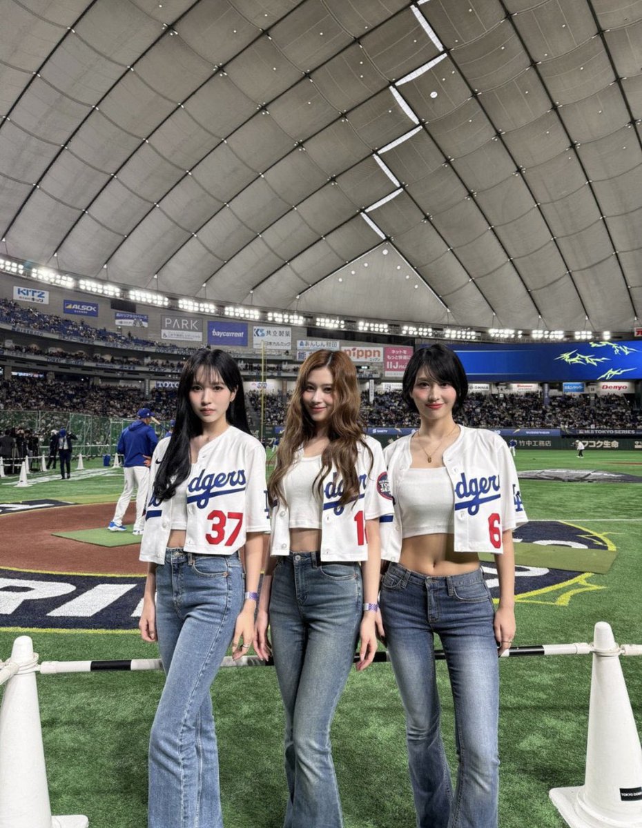 t5hueq's tweet photo. MISAMO、3人並ぶと骨格の違い分かりやすすぎておもろい
みんなはどのタイプが好き？ https://t.co/OwLqK2dSiv