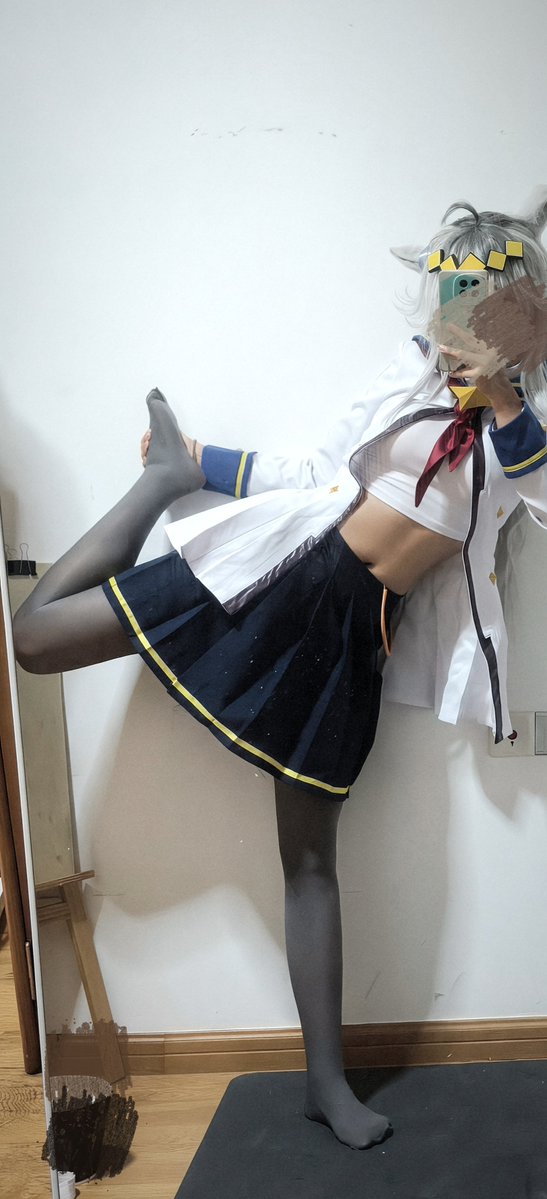 sfzvgg's tweet photo. 展示一些柔韧度
#赛马娘 #小栗帽 https://t.co/OJnxxARLMy