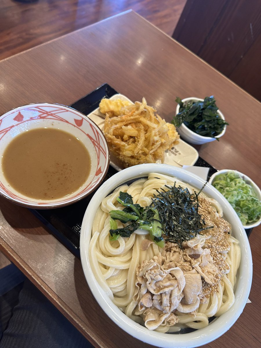 yofukashidayooo's tweet photo. 旨辛も魚介もどっちも食べたけど個人的には旨辛のほうがすき！！
三玉ですよにくきゅうさん https://t.co/bGnmUntswp
