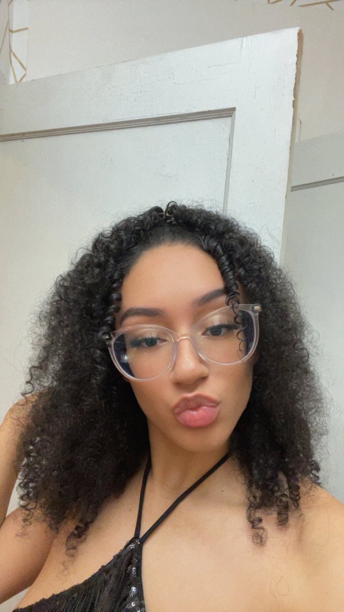 itsxokayla's tweet photo. 🦋🦋🦋 https://t.co/65KoP2xPd3