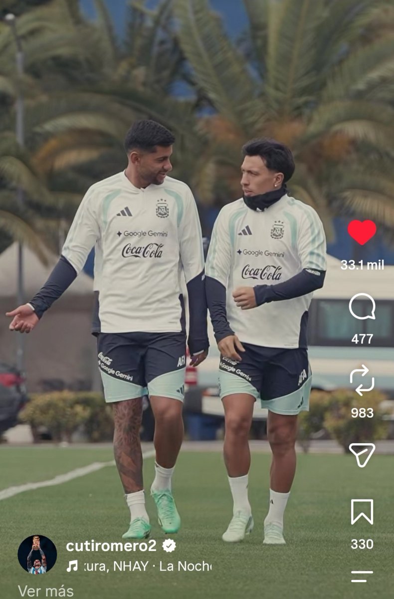 nejiqlo's tweet photo. El único que aparece en primer plano es su primera dama. Como los amo a mi cutilicha 😭😭❤️❤️❤️ https://t.co/dvGIBnIdgi