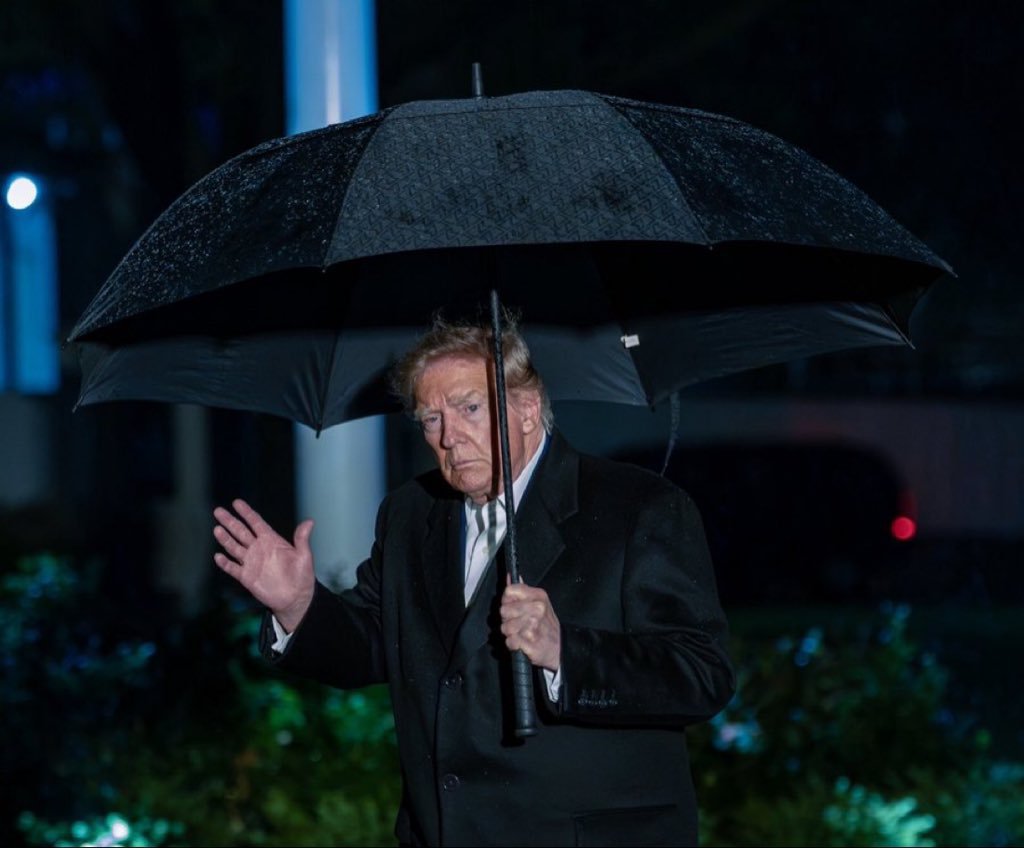 Alexwest888's tweet photo. This man started his UN day in NY at 6am and ended it at midnight in Washington. 

He literally works around the clock for you. For our country. 

God bless him 🇺🇸 https://t.co/bqL8kushOh