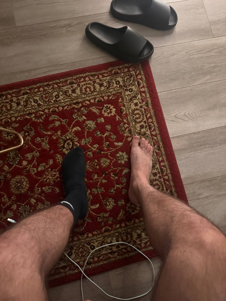 AlphaNoah__'s tweet photo. with or without?
@ManlyFeetClub @feethunterof @malefeetretweet 
#losangelesalphamaster #feetmaster #straight https://t.co/r81Yz7hI8s
