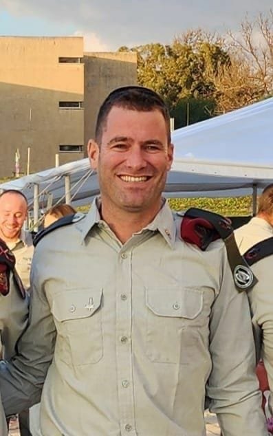 DeborahCohen0's tweet photo. The dear Leiter family lost their son, Maj. Moshe Yedidya Leiter (of blessed memory), who fell in battle in the Gaza Strip.

Now, Neriya's brother has been critically wounded.

A family of heroes. https://t.co/iFCsrQeTgV